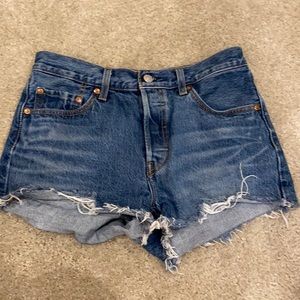 Dark washed Levi’s 501 denim shorts, size 28